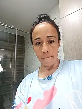 Snapshot of Coeur_de_luxure chatting on September 30, 2025, 2:22 pm Coeur de luxure online show from September 30, 2025, 2:22 pm