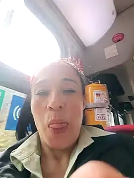 Snapshot of Coeur_de_luxure chatting on October 2, 2025, 7:54 pm Coeur de luxure online show from October 2, 2025, 7:54 pm