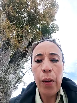 Snapshot of Coeur_de_luxure chatting on October 6, 2025, 5:54 pm Coeur de luxure online show from October 6, 2025, 5:54 pm