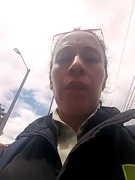 Snapshot of Coeur_de_luxure chatting on October 8, 2025, 6:16 pm Coeur de luxure online show from October 8, 2025, 6:16 pm