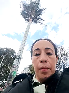 Snapshot of Coeur_de_luxure chatting on October 9, 2025, 2:15 pm Coeur de luxure online show from October 9, 2025, 2:15 pm