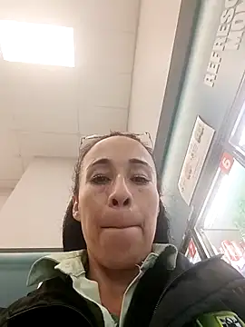 Snapshot of Coeur_de_luxure chatting on October 11, 2025, 4:27 pm Coeur de luxure online show from October 11, 2025, 4:27 pm