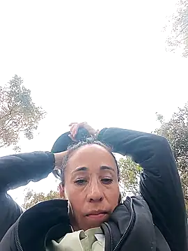 Snapshot of Coeur_de_luxure chatting on October 14, 2025, 6:20 pm Coeur de luxure online show from October 14, 2025, 6:20 pm