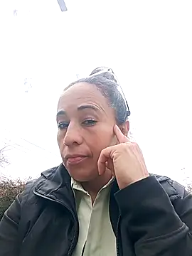 Snapshot of Coeur_de_luxure chatting on October 17, 2025, 3:47 pm Coeur de luxure online show from October 17, 2025, 3:47 pm