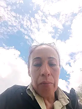 Snapshot of Coeur_de_luxure chatting on October 21, 2025, 5:02 pm Coeur de luxure online show from October 21, 2025, 5:02 pm