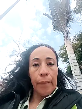 Snapshot of Coeur_de_luxure chatting on October 22, 2025, 2:50 pm Coeur de luxure online show from October 22, 2025, 2:50 pm