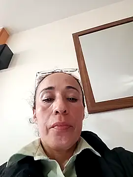 Snapshot of Coeur_de_luxure chatting on October 31, 2025, 7:04 pm Coeur de luxure online show from October 31, 2025, 7:04 pm