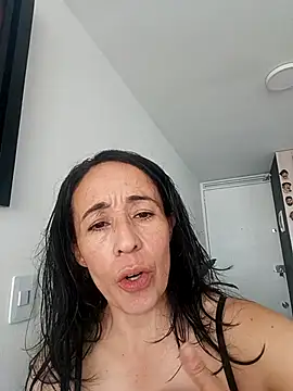 Snapshot of Coeur_de_luxure chatting on November 2, 2025, 2:52 pm Coeur de luxure online show from November 2, 2025, 2:52 pm