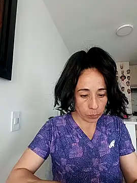 Snapshot of Coeur_de_luxure chatting on November 5, 2025, 7:03 pm Coeur de luxure online show from November 5, 2025, 7:03 pm