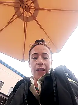 Snapshot of Coeur_de_luxure chatting on November 14, 2025, 2:16 pm Coeur de luxure online show from November 14, 2025, 2:16 pm