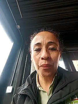 Snapshot of Coeur_de_luxure chatting on November 15, 2025, 4:14 pm Coeur de luxure online show from November 15, 2025, 4:14 pm