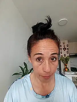 Snapshot of Coeur_de_luxure chatting on November 17, 2025, 2:34 pm Coeur de luxure online show from November 17, 2025, 2:34 pm