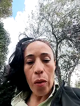 Snapshot of Coeur_de_luxure chatting on November 20, 2025, 5:23 pm Coeur de luxure online show from November 20, 2025, 5:23 pm