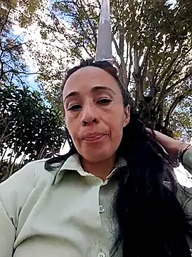 Snapshot of Coeur_de_luxure chatting on November 22, 2025, 6:07 pm Coeur de luxure online show from November 22, 2025, 6:07 pm