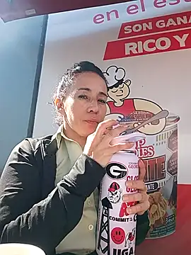 Snapshot of Coeur_de_luxure chatting on November 27, 2025, 2:19 pm Coeur de luxure online show from November 27, 2025, 2:19 pm