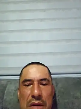 Snapshot of Iuver chatting on December 20, 2025, 2:13 pm Iuver online show from December 20, 2025, 2:13 pm