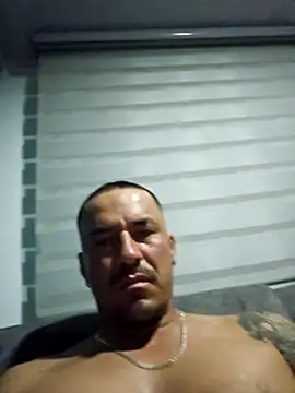 Snapshot of Iuver chatting on January 9, 2026, 1:30 am Iuver online show from January 9, 2026, 1:30 am