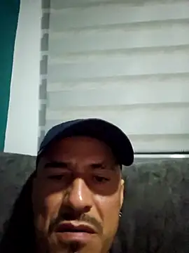 Snapshot of Iuver chatting on February 18, 2026, 3:24 am Iuver online show from February 18, 2026, 3:24 am