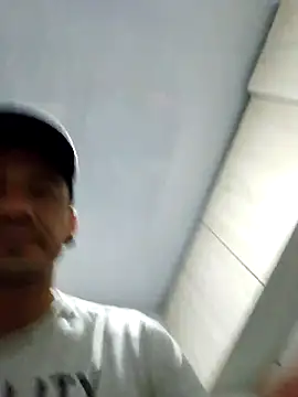 Snapshot of Iuver chatting on March 13, 2026, 11:33 pm Iuver online show from March 13, 2026, 11:33 pm