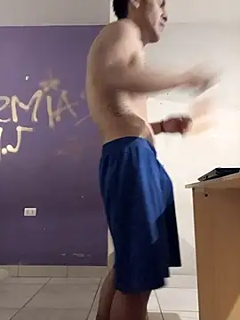 LeonRoots online show from October 31, 2025, 7:53 am