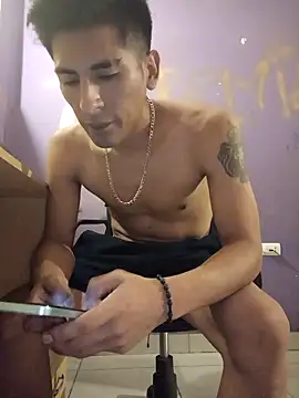 Snapshot of LeonRoots chatting on February 27, 2026, 6:46 am LeonRoots online show from February 27, 2026, 6:46 am