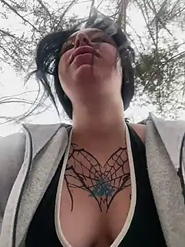 AlishaPrettyBlade online show from April 27, 2026, 6:55 am