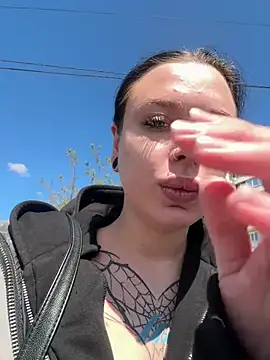AlishaPrettyBlade online show from May 25, 2026, 4:40 am