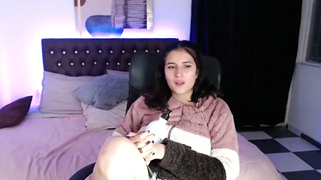 amy royale online show from March 18, 2025, 8:36 am