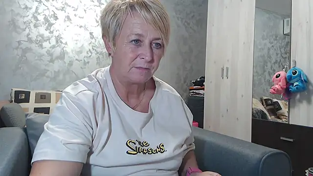 RosesandLillies online show from October 15, 2025, 4:07 pm