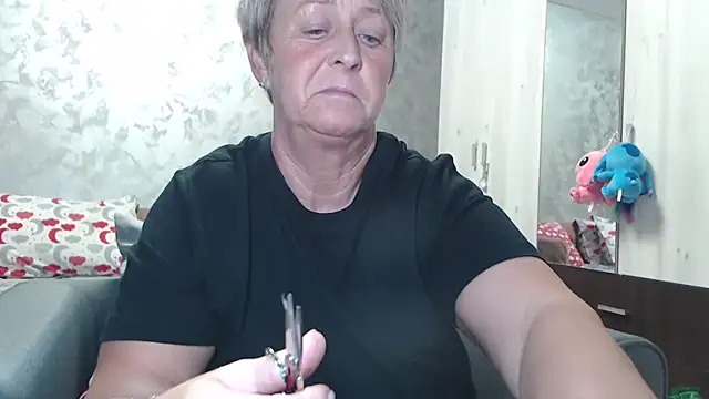 RosesandLillies online show from December 18, 2025, 5:30 pm