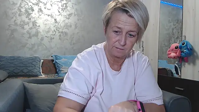 RosesandLillies online show from February 6, 2026, 6:44 pm