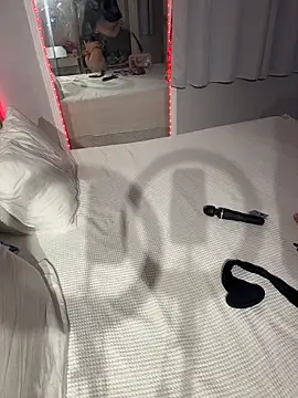 segb online show from December 4, 2025, 3:43 pm