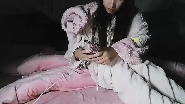 Snapshot of hebe-02 chatting on November 17, 2025, 1:50 pm hebe-02 online show from November 17, 2025, 1:50 pm