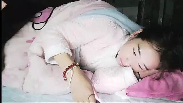 Snapshot of hebe-02 chatting on December 14, 2025, 2:55 pm hebe-02 online show from December 14, 2025, 2:55 pm