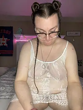 HTXBELLE online show from March 11, 2025, 8:09 am