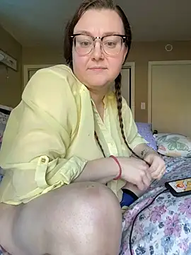 HTXBELLE online show from March 20, 2025, 2:21 pm