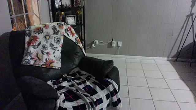 HTXBELLE online show from October 4, 2025, 1:14 am