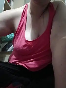 HTXBELLE online show from November 6, 2025, 8:04 am