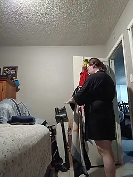 HTXBELLE online show from November 28, 2025, 12:02 am