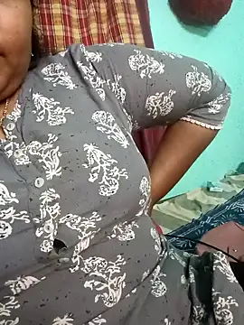 Snapshot of dianaduskygirl chatting on February 24, 2025, 6:04 pm dianaduskygirl online show from February 24, 2025, 6:04 pm