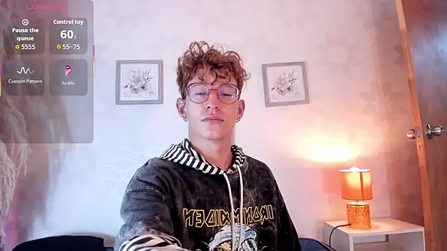 iiangel  online show from November 21, 2025, 5:39 am