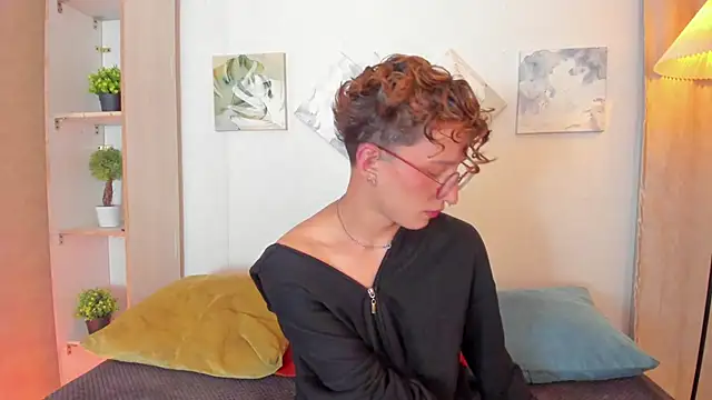 iiangel  online show from December 17, 2025, 4:07 am