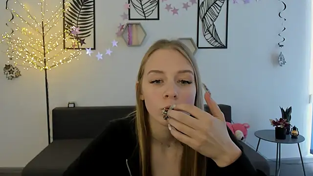 Snapshot of AnnNorriss chatting on February 23, 2025, 12:27 pm AnnNorriss online show from February 23, 2025, 12:27 pm