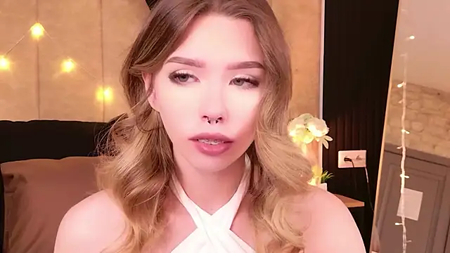 Sierra Fane online show from December 5, 2025, 10:35 am