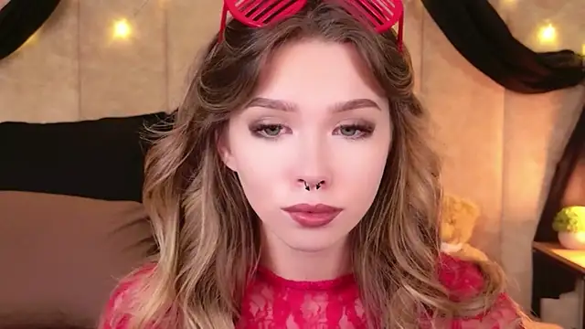 Sierra Fane online show from December 20, 2025, 10:55 am