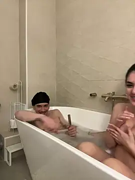 Snapshot of NaomiMulan chatting on March 18, 2025, 11:09 pm NaomiMulan online show from March 18, 2025, 11:09 pm