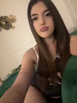 Snapshot of NaomiMulan chatting on March 19, 2025, 10:42 pm NaomiMulan online show from March 19, 2025, 10:42 pm