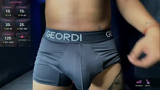 Snapshot of jeffvalemtino chatting on December 22, 2025, 11:35 pm jeffvalemtino online show from December 22, 2025, 11:35 pm