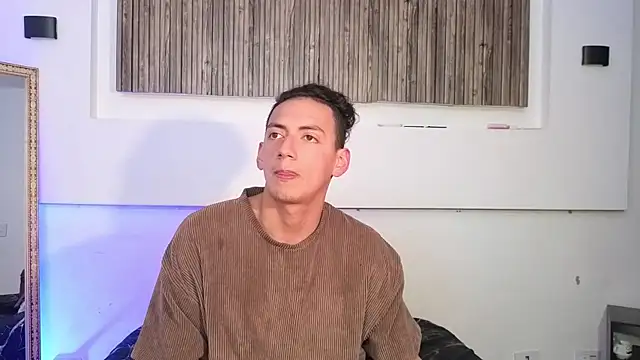 Snapshot of aron_and_paula chatting on November 11, 2025, 4:34 am aron and paula online show from November 11, 2025, 4:34 am