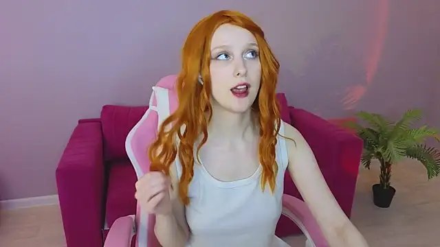 KristinMoore online show from March 10, 2025, 1:10 pm